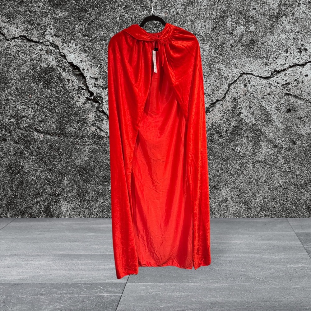 PrettyLittleThing Red Cape